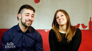 Suna und Nina sind zum Flirten aufgelegt Suna und Nina sind zum Flirten aufgelegt