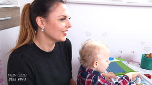 Julia fördert ihre Tochter in jungen Jahren Julia fördert ihre Tochter in jungen Jahren