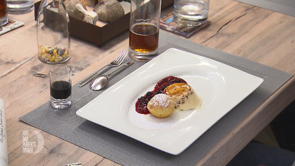 Lars serviert ein krönendes Dessert Lars serviert ein krönendes Dessert