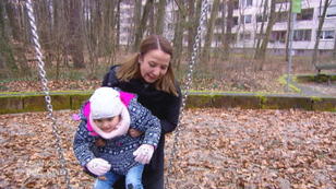 Melissa geht noch nicht lange in den Kindergarten Melissa geht noch nicht lange in den Kindergarten