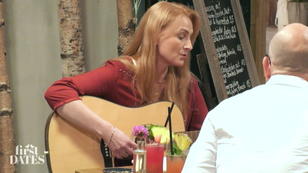 Chrissy glaubt an die Liebe auf den ersten Blick Chrissy glaubt an die Liebe auf den ersten Blick