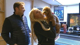 Loona lädt Martin in ihr Tonstudio ein Loona lädt Martin in ihr Tonstudio ein