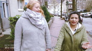 Die junge Mutter ist sehr ängstlich Die junge Mutter ist sehr ängstlich