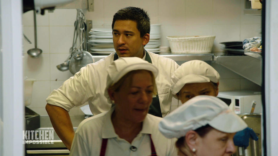 Tohru Nakamura kocht in der kleinsten Küche Spaniens Tohru Nakamura kocht in der kleinsten Küche Spaniens
