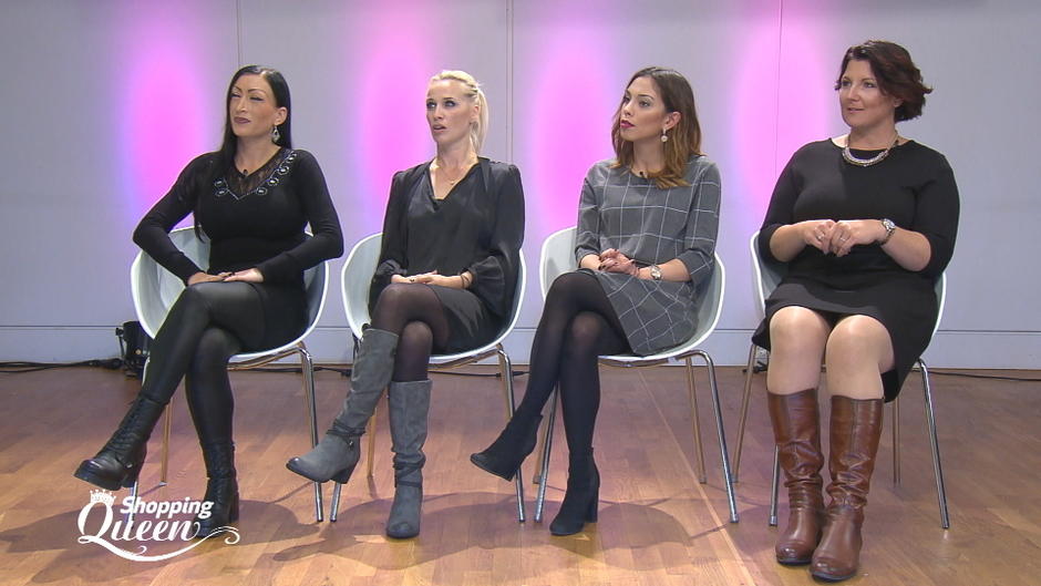 Die Jury reagiert verhalten auf Sabines Catwalk-Look Die Jury reagiert verhalten auf Sabines Catwalk-Look