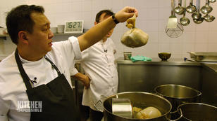 The Duc Ngo verschätzt sich ein wenig mit den "Hendl" The Duc Ngo verschätzt sich ein wenig mit den "Hendl"