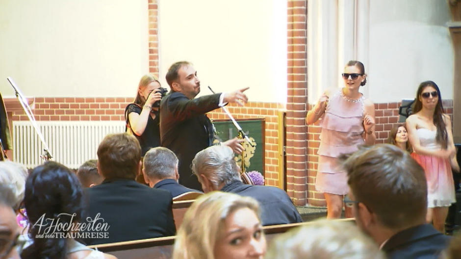 Martina und Thomas verwandeln die Kirche in eine Tanzfläche Martina und Thomas verwandeln die Kirche in eine Tanzfläche