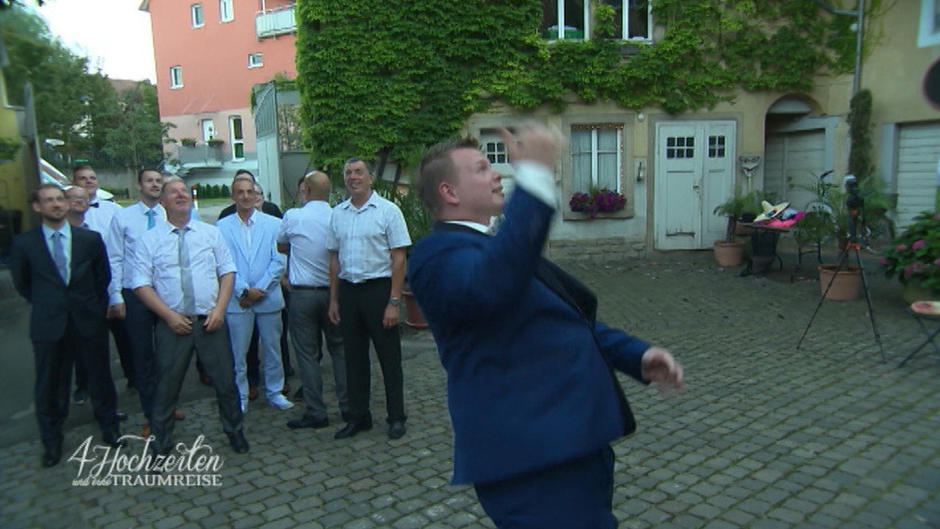 Sascha wirft das Strumpfband Sascha wirft das Strumpfband