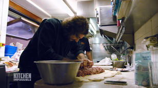 Konstantin Filippou puzzelt sich eine Pastete Konstantin Filippou puzzelt sich eine Pastete
