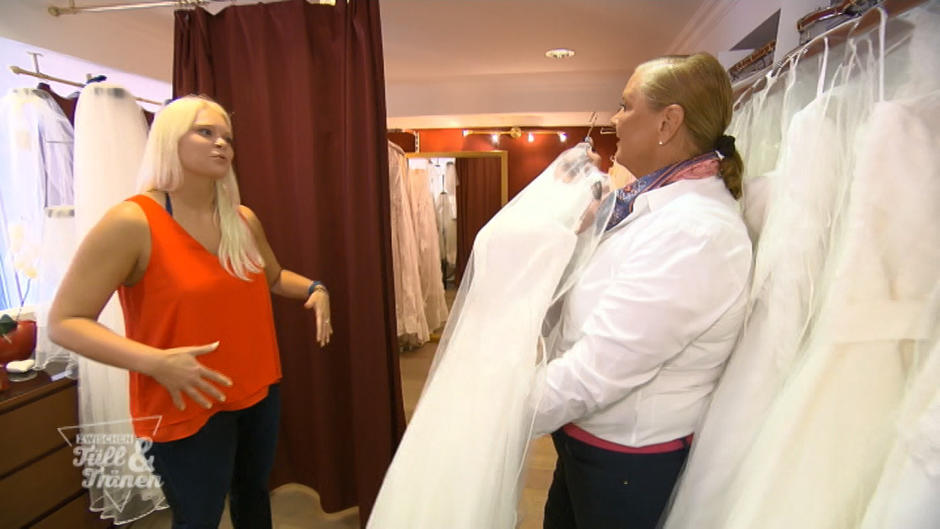 Annemarie hat ihren Beraterstab dabei Annemarie hat ihren Beraterstab dabei