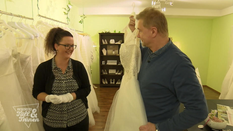 Will Jessika wirklich ein Kleid kaufen? Will Jessika wirklich ein Kleid kaufen?