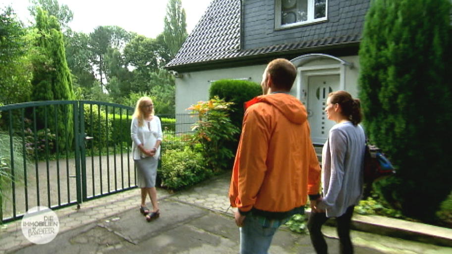 Annette präsentiert ein freistehendes Einfamilienhaus Annette präsentiert ein freistehendes Einfamilienhaus
