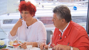 Bettina kämpft mit Hans-Joachims Kaviar Bettina kämpft mit Hans-Joachims Kaviar