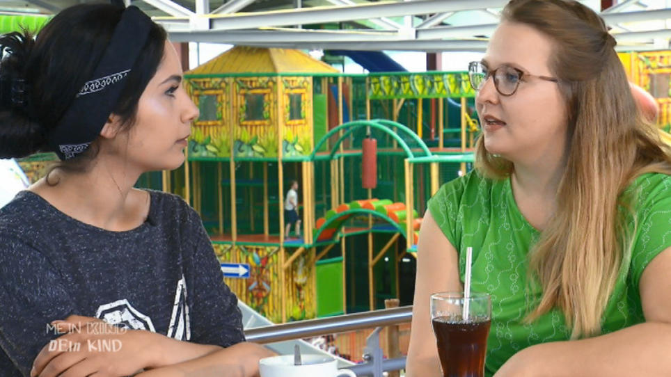 Talitha gibt Leyla Tipps im Umgang mit Esila Talitha gibt Leyla Tipps im Umgang mit Esila