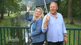 Sonjas und Michaels Laune ist trotz Regen gut Sonjas und Michaels Laune ist trotz Regen gut