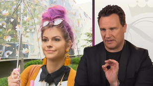Guido findet, Johanna könnte Modell für eine Barbie stehen Guido findet, Johanna könnte Modell für eine Barbie stehen