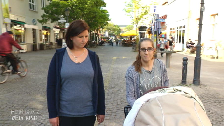 Stefanie ordnet sich Mehmets Mutter unter Stefanie ordnet sich Mehmets Mutter unter