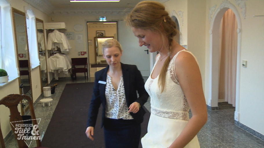 25 Kleideranproben bis zum Hochzeitskleid 25 Kleideranproben bis zum Hochzeitskleid