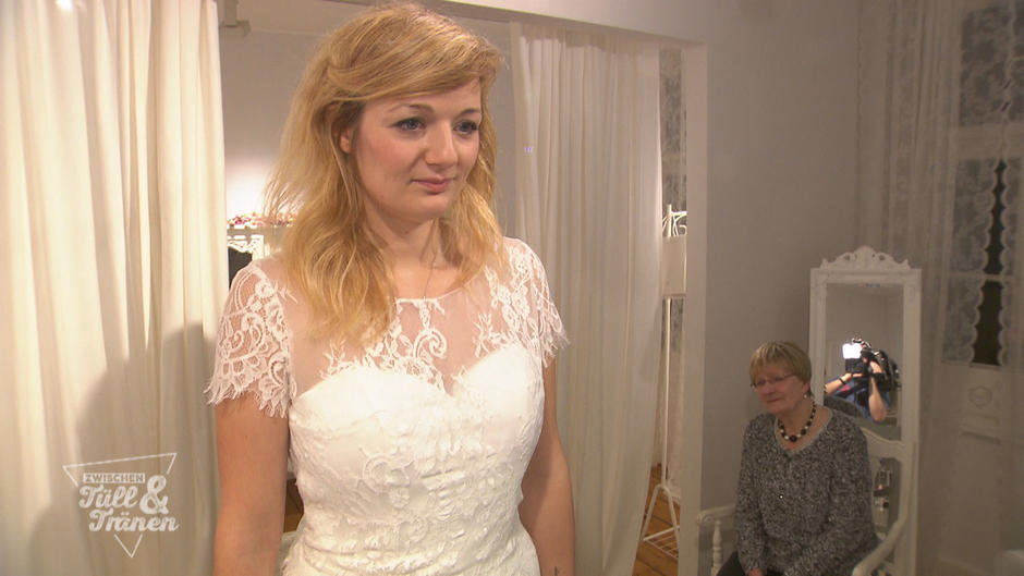 Silvana wünscht sich ein rückenfreies Kleid Silvana wünscht sich ein rückenfreies Kleid