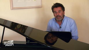 Thomas Anders bringt dem Hundeprofi ein Ständchen Thomas Anders bringt dem Hundeprofi ein Ständchen