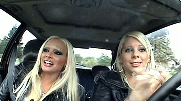 Daniela und Jenny: Traumduo hinterm Lenkrad Daniela und Jenny: Traumduo hinterm Lenkrad