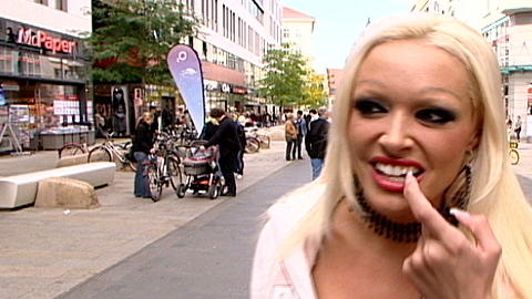Daniela muss zum Zahnarzt (1/2) Daniela muss zum Zahnarzt (1/2)