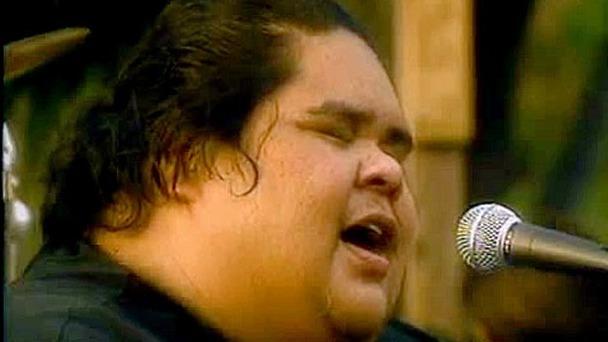 Israel 'IZ' Kamakawiwo'ole mit "Over The Rainbow" Israel 'IZ' Kamakawiwo'ole mit "Over The Rainbow"