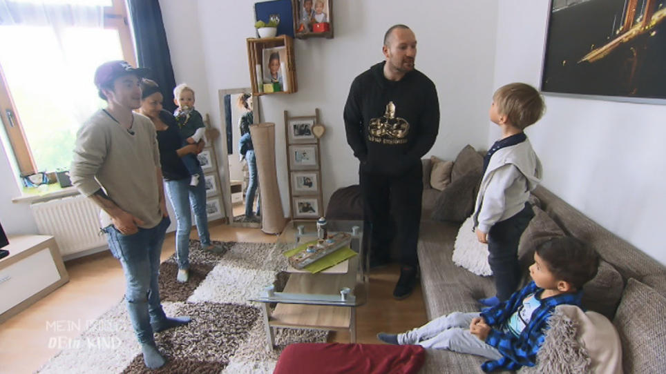Jaqueline bringt drei Kinder mit in die Beziehung Jaqueline bringt drei Kinder mit in die Beziehung