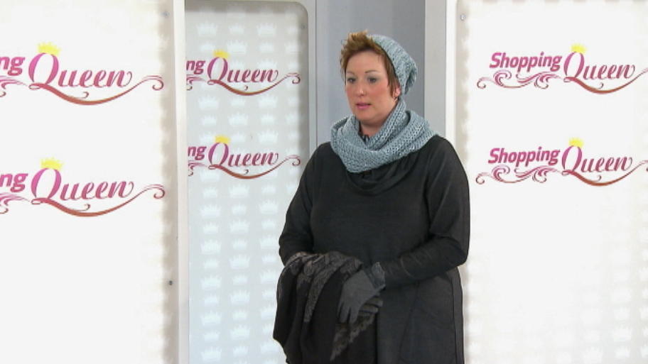 Kerstin präsentiert ihr Winterkleid Kerstin präsentiert ihr Winterkleid
