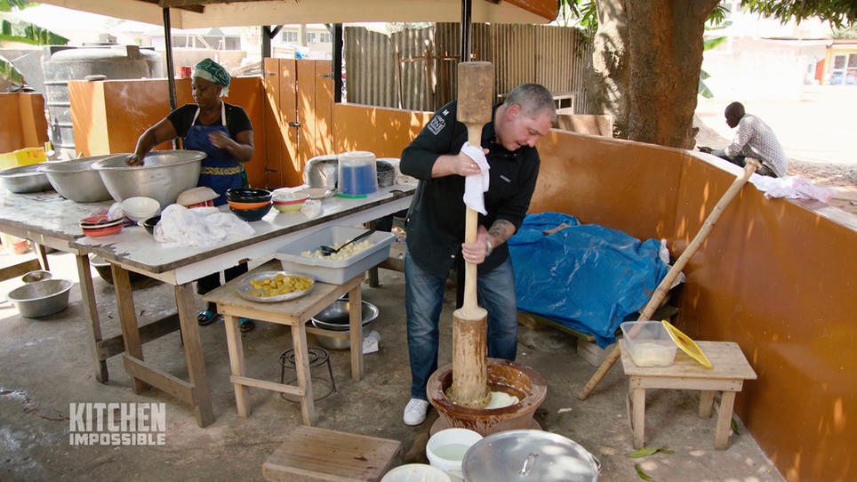 Fufu übersteigt Christian Baus Kräfte Fufu übersteigt Christian Baus Kräfte
