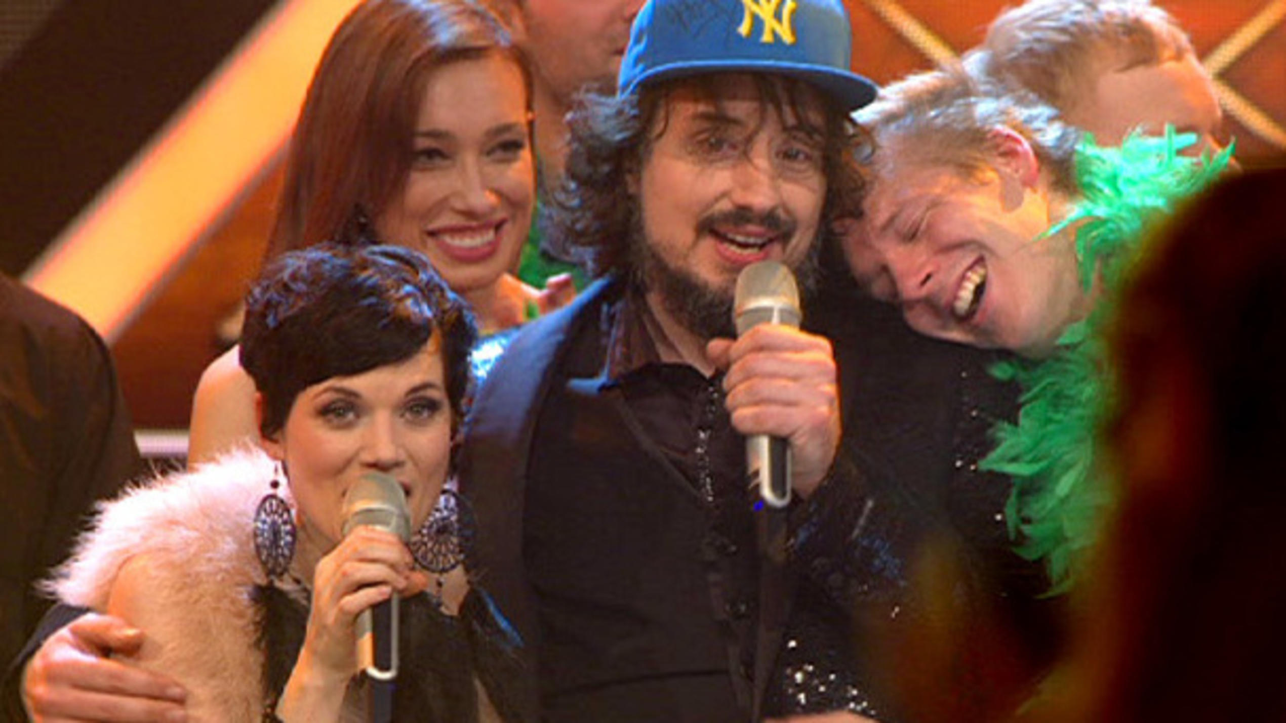 Mrs. Greenbird singen ihren Siegersong Mrs. Greenbird singen ihren Siegersong
