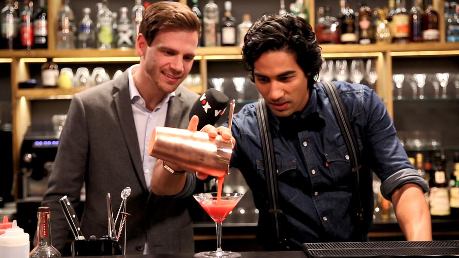 Nic kennt den besten Flirt-Cocktail Nic kennt den besten Flirt-Cocktail