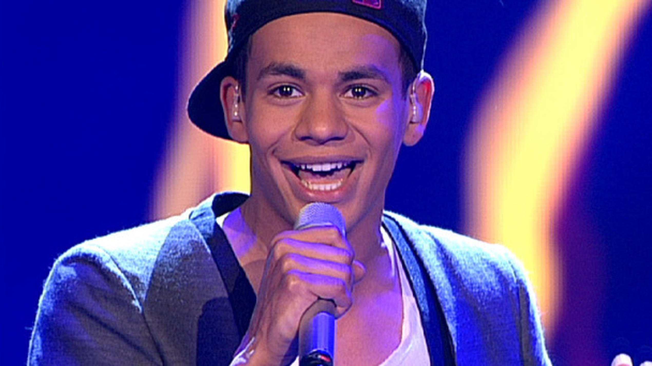 Kassim Auale singt "Moves Like Jagger" von Maroon 5 Kassim Auale singt "Moves Like Jagger" von Maroon 5