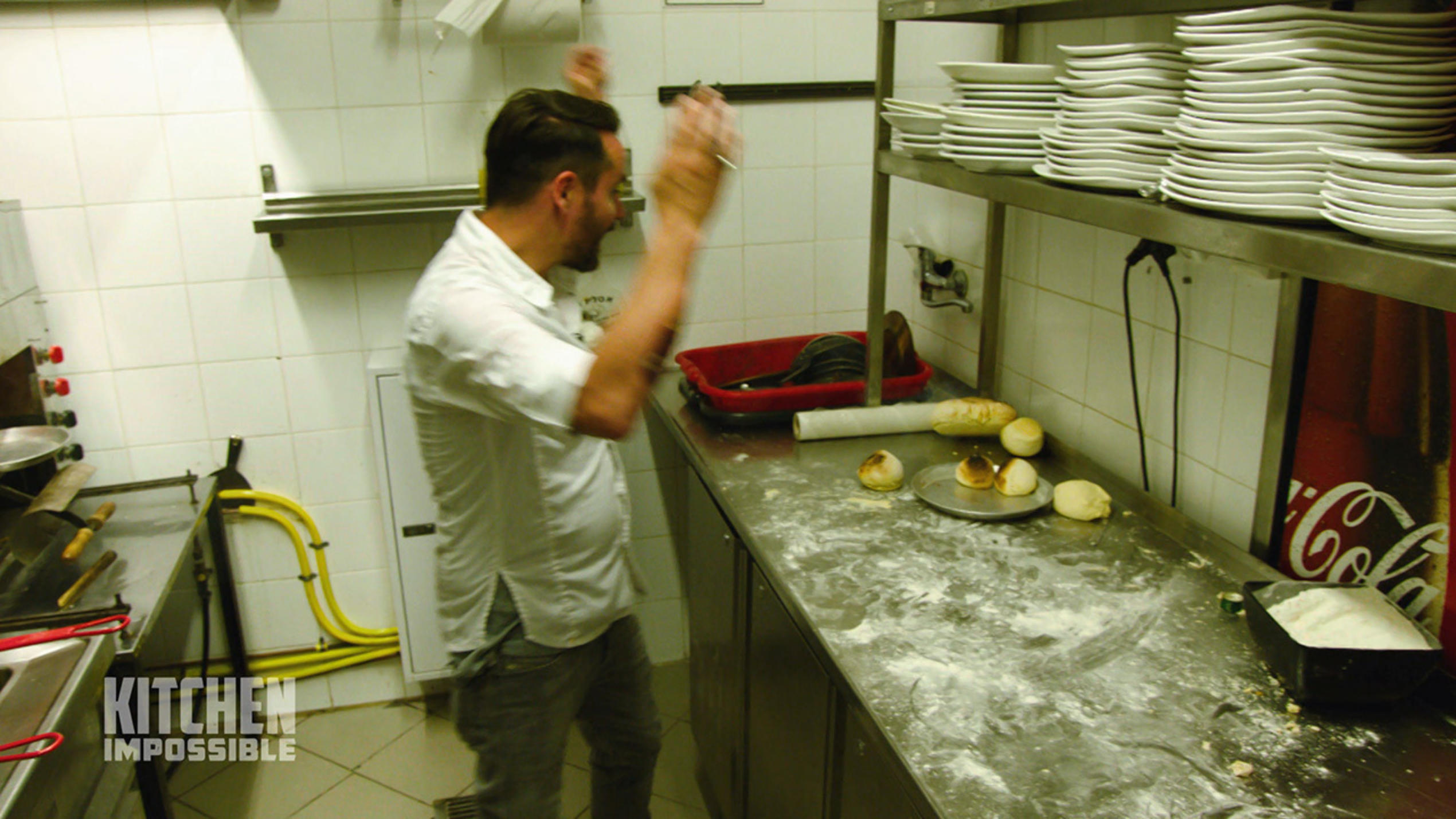 Hans Neuner muss "Tomatensoße mit Ei" kochen Hans Neuner muss "Tomatensoße mit Ei" kochen