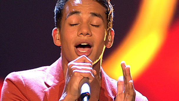 Kassim Auale singt "Sweet Dreams" von Eurythmics Kassim Auale singt "Sweet Dreams" von Eurythmics