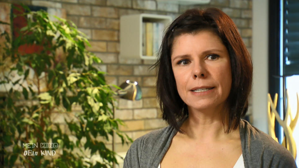 Sandra erzieht streng und liebevoll Sandra erzieht streng und liebevoll