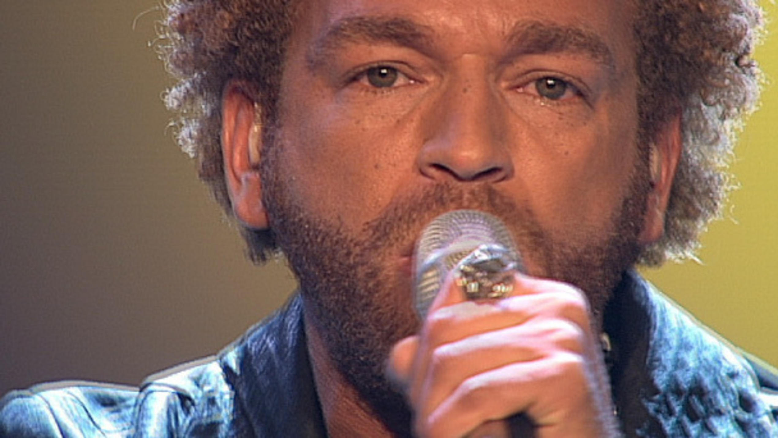 Rufus Martin singt "Fly Away" von Lenny Kravitz Rufus Martin singt "Fly Away" von Lenny Kravitz
