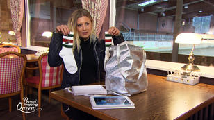 Luna Schweiger wundert sich über ihre Fashion Bag Luna Schweiger wundert sich über ihre Fashion Bag