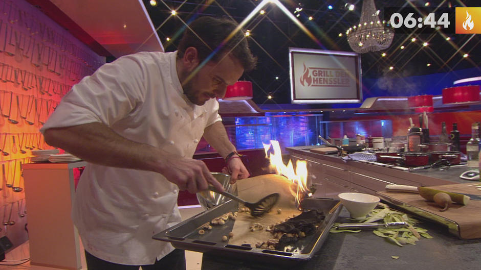 Steffen Hensslers Nüsse fangen Feuer Steffen Hensslers Nüsse fangen Feuer