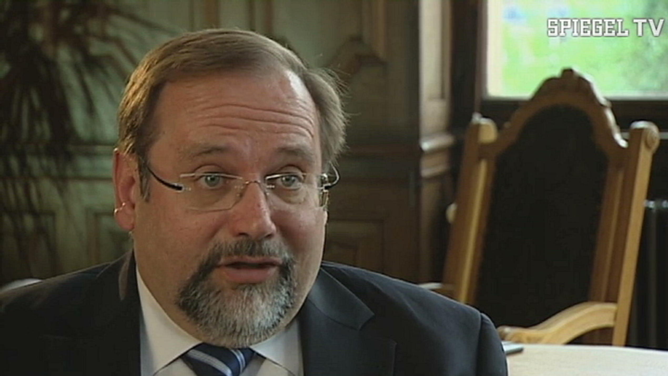 Drei Fragen an Oberbürgermeister Adolf Sauerland Drei Fragen an Oberbürgermeister Adolf Sauerland