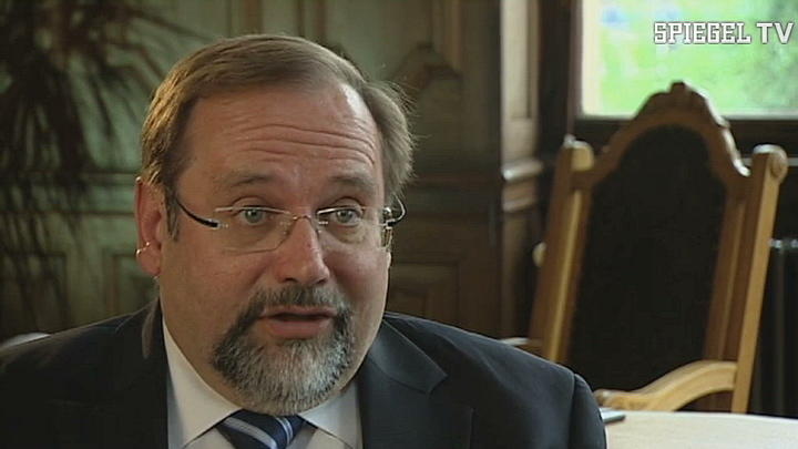 Drei Fragen an Oberbürgermeister Adolf Sauerland Drei Fragen an Oberbürgermeister Adolf Sauerland