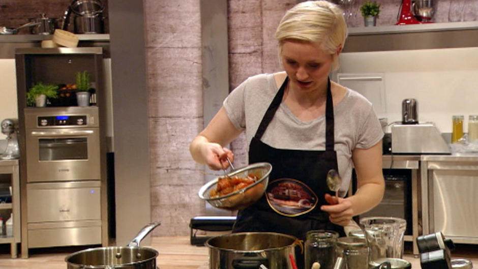 "Game of Chefs"-Kandidatin Nine Baumgarten überrascht "Game of Chefs"-Kandidatin Nine Baumgarten überrascht