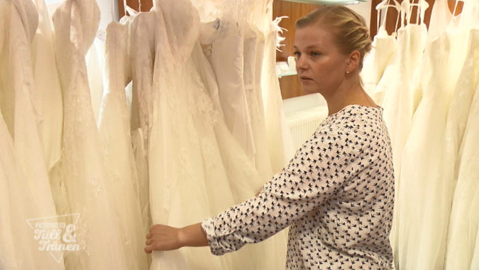 Annika sucht kein einziges Kleid selbst aus Annika sucht kein einziges Kleid selbst aus