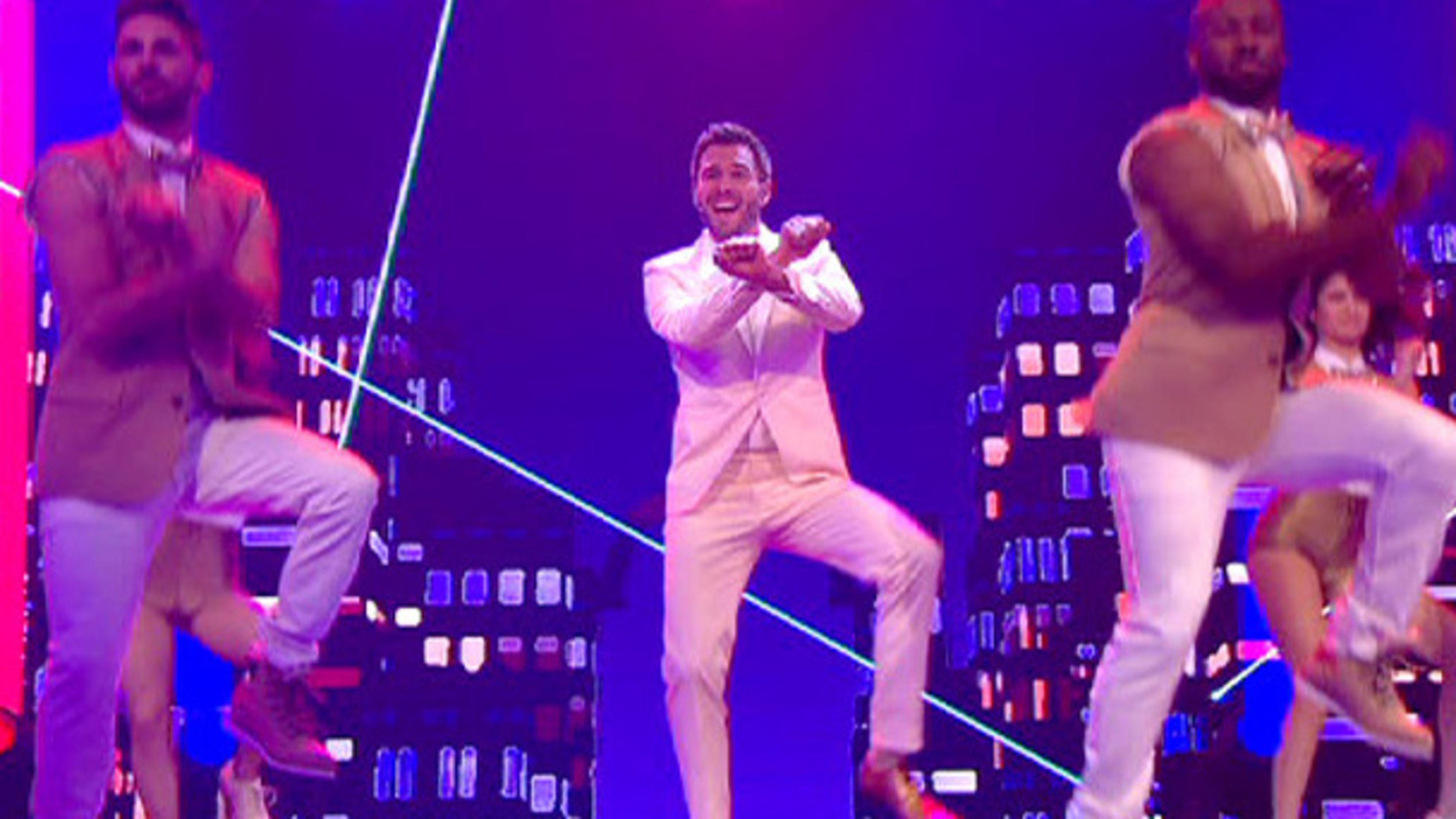 Jochen Schropp im "Gangnam Style" Jochen Schropp im "Gangnam Style"