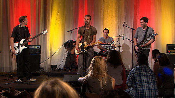 Rockband singt einen Rapsong Rockband singt einen Rapsong