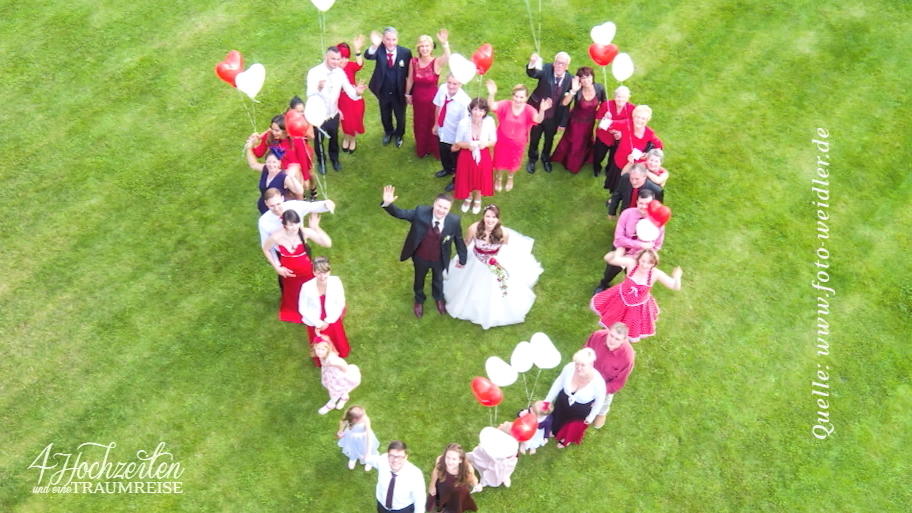 Auf Franziskas Hochzeit kommt eine Drohne zum Einsatz Auf Franziskas Hochzeit kommt eine Drohne zum Einsatz