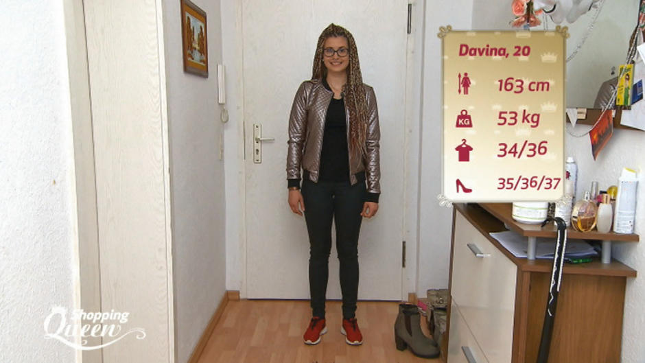 Davina trägt drei Schuhgrößen Davina trägt drei Schuhgrößen