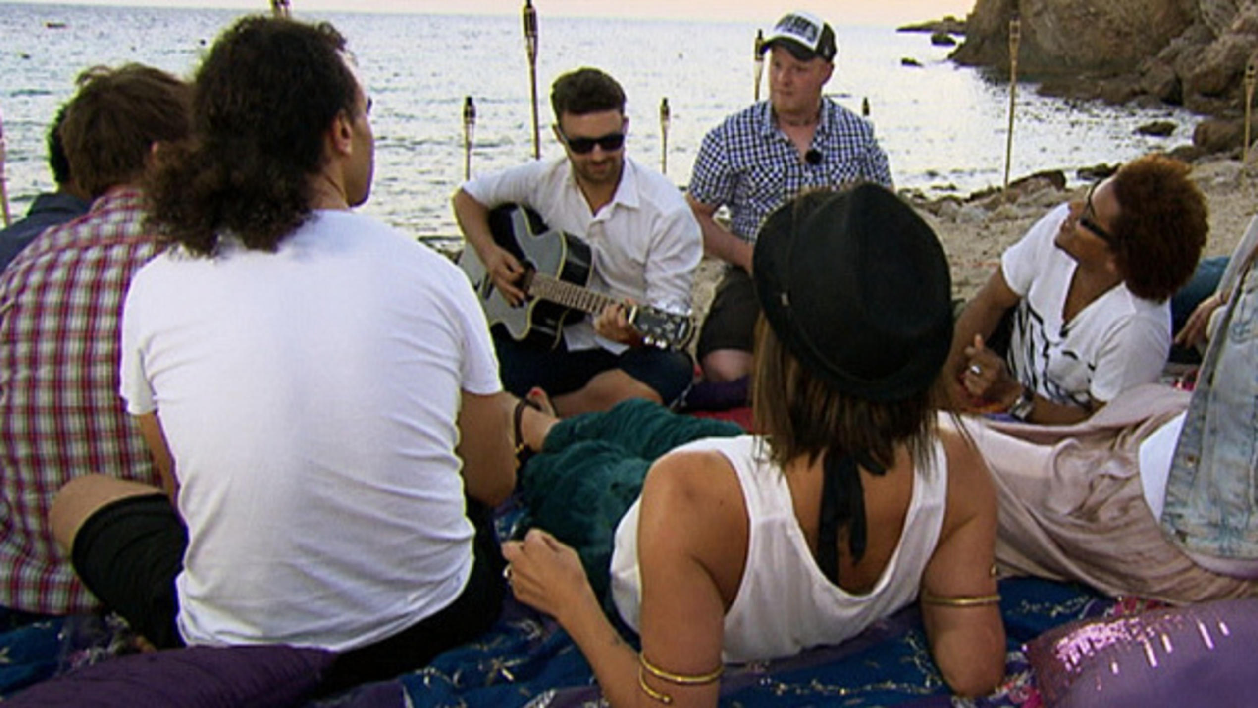 Intime Gespräche und Jam-Sessions am Strand Intime Gespräche und Jam-Sessions am Strand
