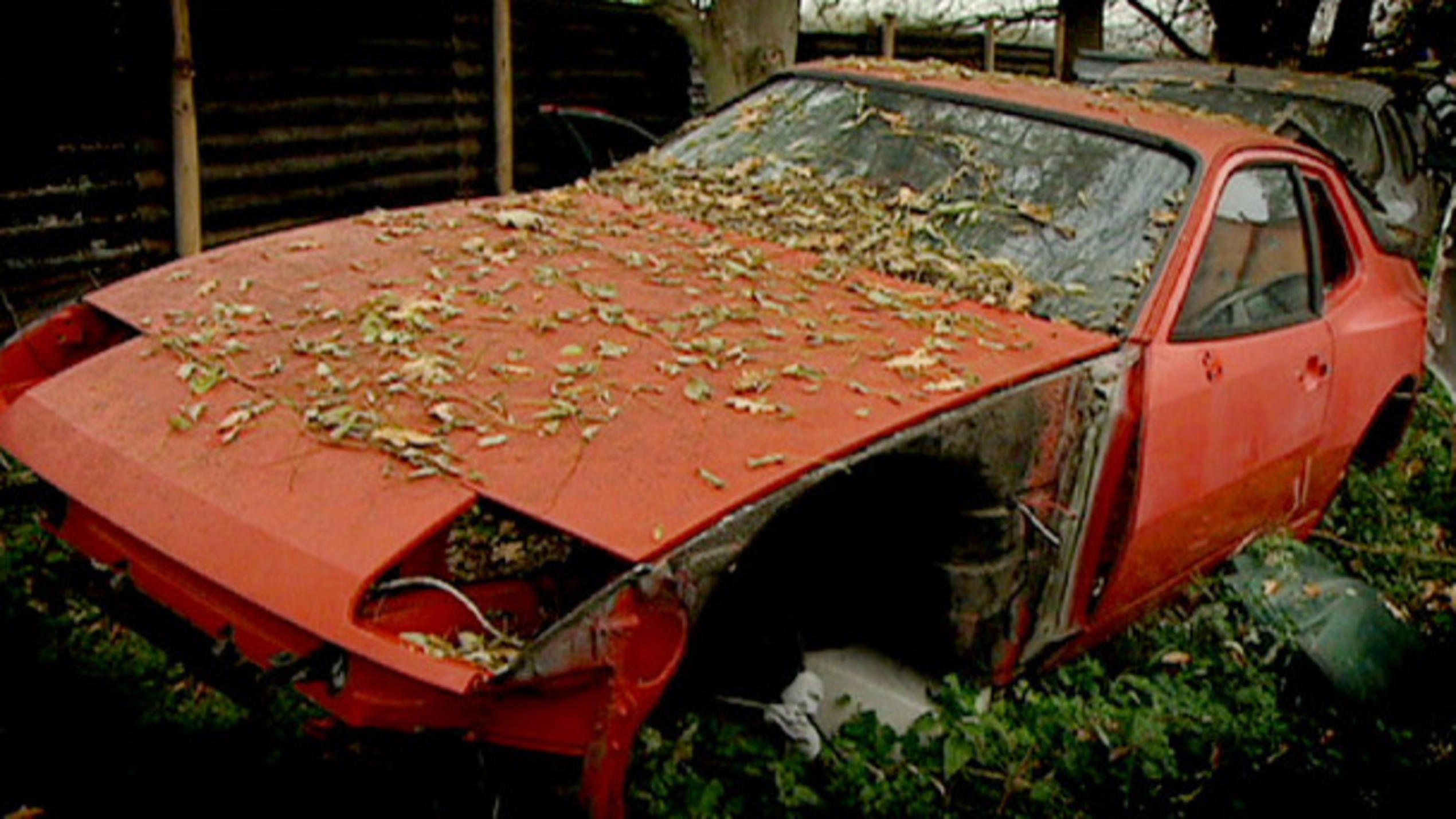 Porsche-Friedhof - stapelweise Ersatzteile Porsche-Friedhof - stapelweise Ersatzteile