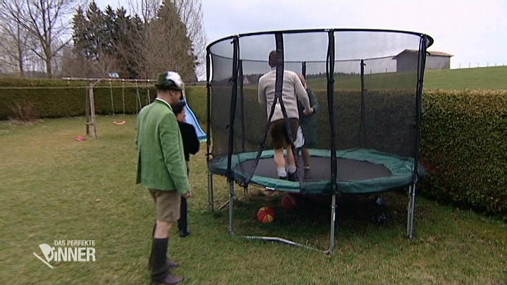 Trachten-Gaudi auf dem Trampolin Trachten-Gaudi auf dem Trampolin